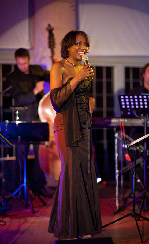 Jazz in Schloss Seehof, Bamberg-Memmelsdorf, an evening with Willetta Carson; Willetta is shown singing into her SKM 5000 wireless microphone with musicians jamming in the background; stage lighting, installations and sound for the 300m² Orangery of the castle was provided by Willetta Carson, Sep 22, 2010