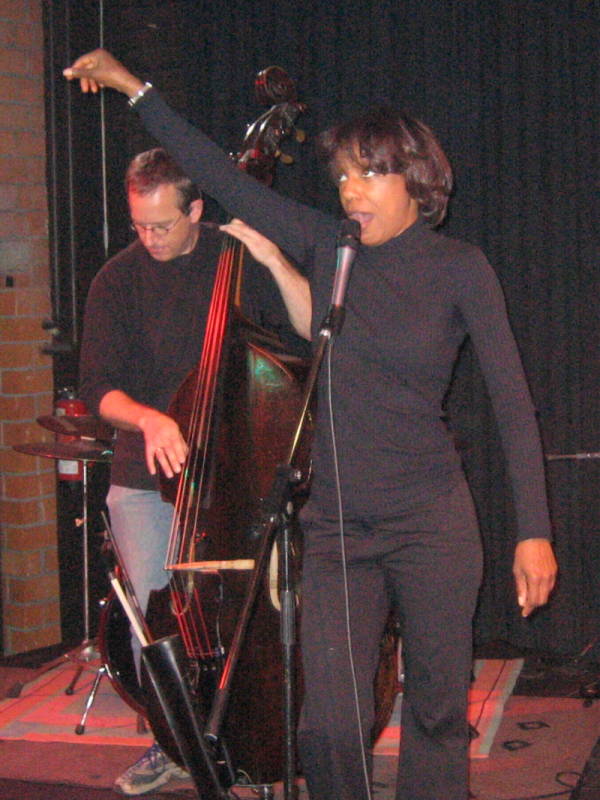 Fever – Willetta Carson and bass grooving away on stage during a live jazz concert in Erlangen, Germany.