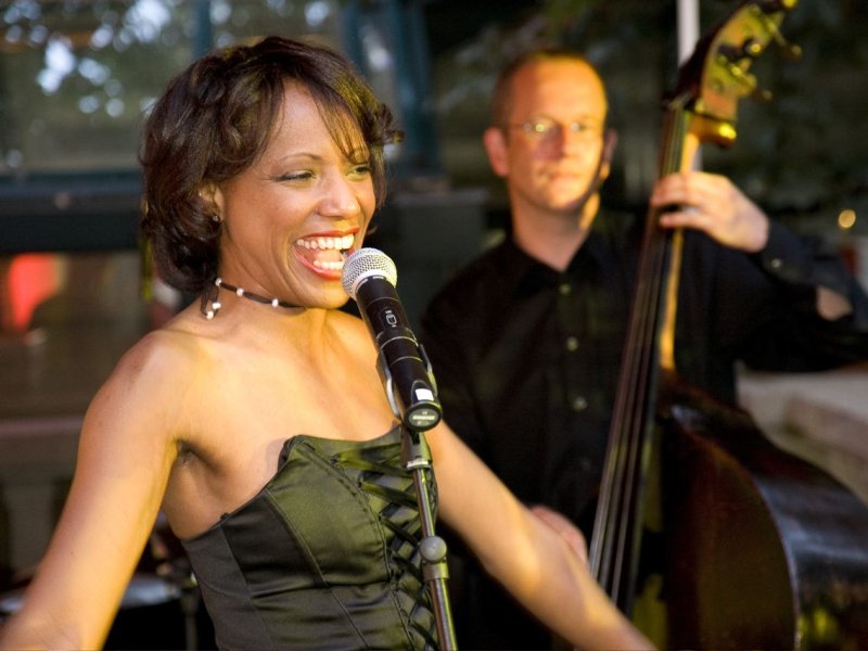 Making Whoopee. Jazz at SWZ summernight fest 2008 in Nuremberg. Willetta Carson sings to the bass.